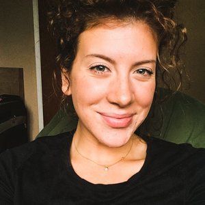 Meet your Posher, Caris